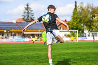 03.10.2026, Mindelheim, Deutschland. Kreisliga Allgäu Nord: TSV Mindelheim gegen (SG) Sontheim/Westerheim. Spielort: Julius-Strohmayer Stadion. Milan Etmans (TSV Mindelheim) am Ball, mit dem Ball, in einer Spielszene
