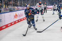 09.10.2026, München, Deutschland. PENNY DEL, Deutsche Eishockey Liga, Saison 2026/27, 7. Spieltag: EHC Red Bull München gegen ERC Ingolstadt im SAP Garden in München. Ryan Murphy (EHC Red Bull München) am Puck, mit dem Puck, in Puckbesitz