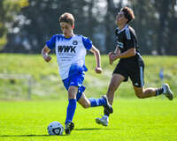 04.10.2026, Bad Wörishofen, Deutschland. U19 (A-Jun.) Kreisklasse Allgäu - Nord: FC Bad Wörishofen U19 gegen SG Unterrieden U19. Spielort: Stadion Am Unteren Hart. Niklas Lichtenberg (FC Bad Wörishofen) am Ball, mit dem Ball, in einer Spielszene