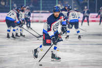 09.10.2026, München, Deutschland. PENNY DEL, Deutsche Eishockey Liga, Saison 2026/27, 7. Spieltag: EHC Red Bull München gegen ERC Ingolstadt im SAP Garden in München. Leon Hüttl (ERC Ingolstadt) beim Pass, beim Zuspiel, bei der Puckabgabe