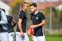 03.10.2026, Mindelheim, Deutschland. Kreisliga Allgäu Nord: TSV Mindelheim gegen (SG) Sontheim/Westerheim. Spielort: Julius-Strohmayer Stadion. Anel Junuzovic (TSV Mindelheim) nachdenklich, ernst, fokussiert