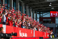 31.08.2026, München, Deutschland. Google Pixel Frauen-Bundesliga: FC Bayern München Frauen gegen 1. FSV Mainz 05 Frauen am FC Bayern Campus. Erstes Heimspiel des FC Bayern München in der Saison 2026/27. Fans jubeln