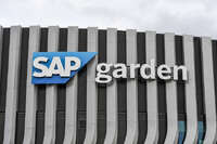 09.10.2026, München, Deutschland. PENNY DEL, Deutsche Eishockey Liga, Saison 2026/27, 7. Spieltag: EHC Red Bull München gegen ERC Ingolstadt im SAP Garden in München. Nahaufnahme des SAP Garden-Logos an der Außenfassade der Arena im Münchner Olympiapark.