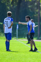 04.10.2026, Bad Wörishofen, Deutschland. U19 (A-Jun.) Kreisklasse Allgäu - Nord: FC Bad Wörishofen U19 gegen SG Unterrieden U19. Spielort: Stadion Am Unteren Hart. Bahtiar Koktas (Trainer, FC Bad Wörishofen) nachdenklich, ernst, fokussiert
