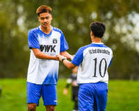 11.10.2026, Bad Wörishofen, Bayern, Deutschland. U19 (A-Jun.) Kreisklasse Allgäu – Nord: FC Bad Wörishofen U19 gegen JFG Wertachtal U19. Spielort: Stadion Unteres Hart. Saison 2026/2027. Julian Bleyer (FC Bad Wörishofen) beim Jubel, jubelnd, feiernd mit Abdul (FC Bad Wörishofen)