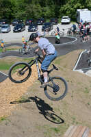 Mindelheim, Deutschland – 23.05.2026: Eröffnung der neuen BikeArea auf der Schwabenwiese in Mindelheim. Die von Schanzenwerk gestaltete und gebaute Anlage umfasst Pumptrack-, Flowline- und Jumpline-Elemente für Kinder, Jugendliche und Erwachsene.
