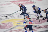 09.10.2026, München, Deutschland. PENNY DEL, Deutsche Eishockey Liga, Saison 2026/27, 7. Spieltag: EHC Red Bull München gegen ERC Ingolstadt im SAP Garden in München. Maximilian Kastner (EHC Red Bull München) am Puck, mit dem Puck, in Puckbesitz