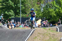 Mindelheim, Deutschland – 23.05.2026: Eröffnung der neuen BikeArea auf der Schwabenwiese in Mindelheim. Die von Schanzenwerk gestaltete und gebaute Anlage umfasst Pumptrack-, Flowline- und Jumpline-Elemente für Kinder, Jugendliche und Erwachsene.
