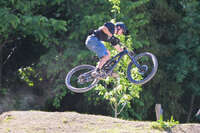Mindelheim, Deutschland – 23.05.2026: Eröffnung der neuen BikeArea auf der Schwabenwiese in Mindelheim. Die von Schanzenwerk gestaltete und gebaute Anlage umfasst Pumptrack-, Flowline- und Jumpline-Elemente für Kinder, Jugendliche und Erwachsene.
