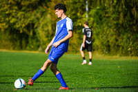 04.10.2026, Bad Wörishofen, Deutschland. U19 (A-Jun.) Kreisklasse Allgäu - Nord: FC Bad Wörishofen U19 gegen SG Unterrieden U19. Spielort: Stadion Am Unteren Hart. Florim Veselaj (FC Bad Wörishofen) beim Pass, beim Zuspiel, bei der Ballabgabe