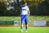 04.10.2026, Bad Wörishofen, Deutschland. U19 (A-Jun.) Kreisklasse Allgäu - Nord: FC Bad Wörishofen U19 gegen SG Unterrieden U19. Spielort: Stadion Am Unteren Hart. Faruk Dugonjic (FC Bad Wörishofen) nachdenklich, ernst, fokussiert