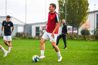 03.10.2026, Mindelheim, Deutschland. Kreisliga Allgäu Nord: TSV Mindelheim gegen (SG) Sontheim/Westerheim. Spielort: Julius-Strohmayer Stadion. Thomas Barbe (TSV Mindelheim) am Ball, mit dem Ball, in einer Spielszene