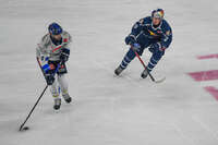 09.10.2026, München, Deutschland. PENNY DEL, Deutsche Eishockey Liga, Saison 2026/27, 7. Spieltag: EHC Red Bull München gegen ERC Ingolstadt im SAP Garden in München. Elis Hede (EHC Red Bull München) nachdenklich, ernst, fokussiert mit Morgan Ellis (ERC Ingolstadt)