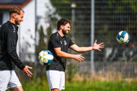03.10.2026, Mindelheim, Deutschland. Kreisliga Allgäu Nord: TSV Mindelheim gegen (SG) Sontheim/Westerheim. Spielort: Julius-Strohmayer Stadion. Quirin Mack (TSV Mindelheim) fröhlich, gut gelaunt, lachend