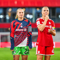 31.08.2026, München, Deutschland. Google Pixel Frauen-Bundesliga: FC Bayern München Frauen gegen 1. FSV Mainz 05 Frauen am FC Bayern Campus. Erstes Heimspiel des FC Bayern München in der Saison 2026/27. Regina van Eijk (FC Bayern Frauen), Glodis Perla Viggosdottir (FC Bayern Frauen)
