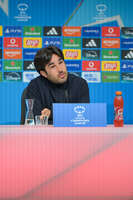 Allianz Arena, München, Deutschland – 25.04.2026: Fußball, UEFA Women’s Champions League 2025/2026, Halbfinale Hinspiel, FC Bayern München Frauen vs. FC Barcelona Frauen: Pere Romeu (FC Barcelona, Cheftrainer) während der Pressekonferenz (PK)