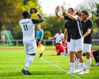 03.10.2026, Mindelheim, Deutschland. Kreisliga Allgäu Nord: TSV Mindelheim gegen (SG) Sontheim/Westerheim. Spielort: Julius-Strohmayer Stadion. Sulayman Drammeh (TSV Mindelheim) beim Jubel, jubelnd, feiernd