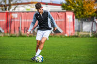 03.10.2026, Mindelheim, Deutschland. Kreisliga Allgäu Nord: TSV Mindelheim gegen (SG) Sontheim/Westerheim. Spielort: Julius-Strohmayer Stadion. Darius Argintaru (TSV Mindelheim) am Ball, mit dem Ball, in einer Spielszene