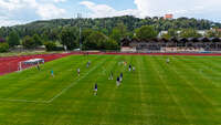 18.07.2026, Mindelheim, Deutschland. Testspiel zwischen dem FC Zürich und der SpVgg Greuther Fürth im Rahmen der Saisonvorbereitung 2026/2027. Drohnenaufnahme. Zürich wärmt sich auf.