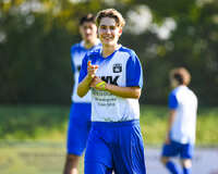 04.10.2026, Bad Wörishofen, Deutschland. U19 (A-Jun.) Kreisklasse Allgäu - Nord: FC Bad Wörishofen U19 gegen SG Unterrieden U19. Spielort: Stadion Am Unteren Hart. Philipp Rötzer (FC Bad Wörishofen) fröhlich, gut gelaunt, lachend