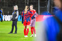 22.09.2026, Unterhaching, Deutschland. UEFA Women's Champions League, 1. Spieltag der Ligaphase: FC Bayern München Frauen gegen Manchester City. UWCL-Auftakt der FC Bayern Frauen und erstes UWCL-Pflichtspiel im neuen Zuhause Sportpark Unterhaching. Jana Kappes (FC Bayern Frauen) mit Franziska Kett (FC Bayern Frauen)