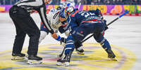 09.10.2026, München, Deutschland. PENNY DEL, Deutsche Eishockey Liga, Saison 2026/27, 7. Spieltag: EHC Red Bull München gegen ERC Ingolstadt im SAP Garden in München. Patrick Hager (EHC Red Bull München)  im Eishockey Bully