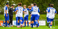 11.10.2026, Bad Wörishofen, Bayern, Deutschland. U19 (A-Jun.) Kreisklasse Allgäu – Nord: FC Bad Wörishofen U19 gegen JFG Wertachtal U19. Spielort: Stadion Unteres Hart. Saison 2026/2027. Die Spieler des FC Bad Wörishofen U19 bilden vor Spielbeginn einen Mannschaftskreis und stimmen sich auf die Partie ein.