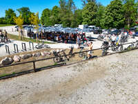 Mindelheim, Deutschland – 23.05.2026: Eröffnung der neuen BikeArea auf der Schwabenwiese in Mindelheim. Die von Schanzenwerk gestaltete und gebaute Anlage umfasst Pumptrack-, Flowline- und Jumpline-Elemente für Kinder, Jugendliche und Erwachsene.