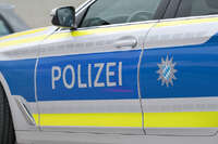 Bad Wörishofen, Deutschland – 12.05.2026: Zahlreiche Einsatzkräfte der Polizei und das SEK sind bei einem Großeinsatz an der Hauptstraße in Bad Wörishofen im Einsatz. Das Gebiet wurde großräumig abgesperrt.