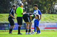04.10.2026, Bad Wörishofen, Deutschland. U19 (A-Jun.) Kreisklasse Allgäu - Nord: FC Bad Wörishofen U19 gegen SG Unterrieden U19. Spielort: Stadion Am Unteren Hart. Abdul (FC Bad Wörishofen) nachdenklich, ernst, fokussiert mit Schiedsrichter, Unparteiischer, Spielleiter