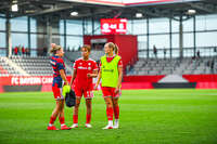 06.09.2026, München, Deutschland. Google Pixel Frauen-Bundesliga: FC Bayern München Frauen gegen SC Freiburg Frauen am FC Bayern Campus. Barbara Dunst (FC Bayern Frauen), Momoko Tanikawa (FC Bayern Frauen) Magdalena Eriksson (FC Bayern Frauen)