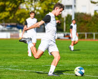 03.10.2026, Mindelheim, Deutschland. Kreisliga Allgäu Nord: TSV Mindelheim gegen (SG) Sontheim/Westerheim. Spielort: Julius-Strohmayer Stadion. Darius Argintaru (TSV Mindelheim) beim Schuss, beim Abschluss, bei der Schussabgabe