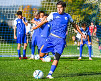 04.10.2026, Bad Wörishofen, Deutschland. U19 (A-Jun.) Kreisklasse Allgäu - Nord: FC Bad Wörishofen U19 gegen SG Unterrieden U19. Spielort: Stadion Am Unteren Hart. Faruk Dugonjic (FC Bad Wörishofen) beim Schuss, beim Abschluss, bei der Schussabgabe