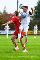 03.10.2026, Mindelheim, Deutschland. Kreisliga Allgäu Nord: TSV Mindelheim gegen (SG) Sontheim/Westerheim. Spielort: Julius-Strohmayer Stadion. Anel Junuzovic (TSV Mindelheim) beim Kopfball, im Kopfballduell, beim Luftduell