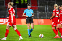 22.09.2026, Unterhaching, Deutschland. UEFA Women's Champions League, 1. Spieltag der Ligaphase: FC Bayern München Frauen gegen Manchester City. UWCL-Auftakt der FC Bayern Frauen und erstes UWCL-Pflichtspiel im neuen Zuhause Sportpark Unterhaching. Schiedsrichterin