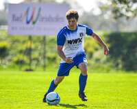 04.10.2026, Bad Wörishofen, Deutschland. U19 (A-Jun.) Kreisklasse Allgäu - Nord: FC Bad Wörishofen U19 gegen SG Unterrieden U19. Spielort: Stadion Am Unteren Hart. Max Hartmann (FC Bad Wörishofen) am Ball, mit dem Ball, in einer Spielszene