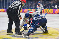 09.10.2026, München, Deutschland. PENNY DEL, Deutsche Eishockey Liga, Saison 2026/27, 7. Spieltag: EHC Red Bull München gegen ERC Ingolstadt im SAP Garden in München. Patrick Hager (EHC Red Bull München)  im Eishockey Bully