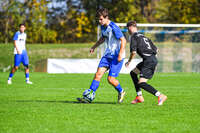 04.10.2026, Bad Wörishofen, Deutschland. U19 (A-Jun.) Kreisklasse Allgäu - Nord: FC Bad Wörishofen U19 gegen SG Unterrieden U19. Spielort: Stadion Am Unteren Hart. Kevin Günther (FC Bad Wörishofen) am Ball, mit dem Ball, in einer Spielszene