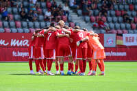19.08.2026, München, Deutschland. FC Bayern München U19 vs. VfB Stuttgart U19 am FC Bayern Campus in München. FCB im Kreis