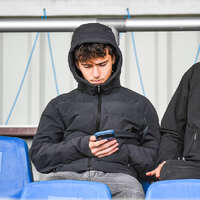 11.10.2026, Bad Wörishofen, Bayern, Deutschland. U19 (A-Jun.) Kreisklasse Allgäu – Nord: FC Bad Wörishofen U19 gegen JFG Wertachtal U19. Spielort: Stadion Unteres Hart. Saison 2026/2027. Fans, Zuschauer, Publikum nachdenklich, ernst, fokussiert