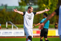 03.10.2026, Mindelheim, Deutschland. Kreisliga Allgäu Nord: TSV Mindelheim gegen (SG) Sontheim/Westerheim. Spielort: Julius-Strohmayer Stadion. Benedikt Fischer (TSV Mindelheim) traurig, bedrückt, niedergeschlagen
