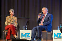 Podiumsdiskussion zur Bürgermeisterwahl in Bad Wörishofen im Kursaal. Die Bürgermeisterkandidaten Daniel Pflügl, Stefan Welzel und Paul Gruschka stellten sich den Fragen von Moderation und Publikum.
