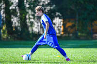 04.10.2026, Bad Wörishofen, Deutschland. U19 (A-Jun.) Kreisklasse Allgäu - Nord: FC Bad Wörishofen U19 gegen SG Unterrieden U19. Spielort: Stadion Am Unteren Hart. Philipp Rötzer (FC Bad Wörishofen) am Ball, mit dem Ball, in einer Spielszene