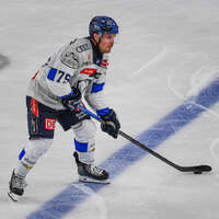 09.10.2026, München, Deutschland. PENNY DEL, Deutsche Eishockey Liga, Saison 2026/27, 7. Spieltag: EHC Red Bull München gegen ERC Ingolstadt im SAP Garden in München. Alex Breton (ERC Ingolstadt) am Puck, mit dem Puck, in Puckbesitz