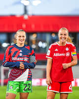 31.08.2026, München, Deutschland. Google Pixel Frauen-Bundesliga: FC Bayern München Frauen gegen 1. FSV Mainz 05 Frauen am FC Bayern Campus. Erstes Heimspiel des FC Bayern München in der Saison 2026/27. Regina van Eijk (FC Bayern Frauen), Glodis Perla Viggosdottir (FC Bayern Frauen)