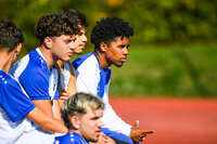 04.10.2026, Bad Wörishofen, Deutschland. U19 (A-Jun.) Kreisklasse Allgäu - Nord: FC Bad Wörishofen U19 gegen SG Unterrieden U19. Spielort: Stadion Am Unteren Hart. Samuel Greil Correira (FC Bad Wörishofen) nachdenklich, ernst, fokussiert