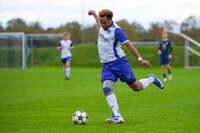 11.10.2026, Bad Wörishofen, Bayern, Deutschland. A-Klasse Allgäu 2: FC Bad Wörishofen II gegen TSV 1913 Ettringen. Spielort: Stadion Unteres Hart. 12. Spieltag der A-Klasse Allgäu 2, Saison 2026/2027. Tesfom Eyob (FC Bad Wörishofen) beim Schuss, beim Abschluss, bei der Schussabgabe