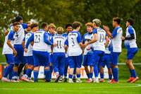 11.10.2026, Bad Wörishofen, Bayern, Deutschland. U19 (A-Jun.) Kreisklasse Allgäu – Nord: FC Bad Wörishofen U19 gegen JFG Wertachtal U19. Spielort: Stadion Unteres Hart. Saison 2026/2027. Die Spieler des FC Bad Wörishofen U19 bilden vor Spielbeginn einen Mannschaftskreis und stimmen sich auf die Partie ein.