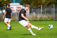 03.10.2026, Mindelheim, Deutschland. Kreisliga Allgäu Nord: TSV Mindelheim gegen (SG) Sontheim/Westerheim. Spielort: Julius-Strohmayer Stadion. Marc Mörstedt (TSV Mindelheim) beim Schuss, beim Abschluss, bei der Schussabgabe