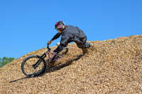 Mindelheim, Deutschland – 23.05.2026: Eröffnung der neuen BikeArea auf der Schwabenwiese in Mindelheim. Die von Schanzenwerk gestaltete und gebaute Anlage umfasst Pumptrack-, Flowline- und Jumpline-Elemente für Kinder, Jugendliche und Erwachsene.